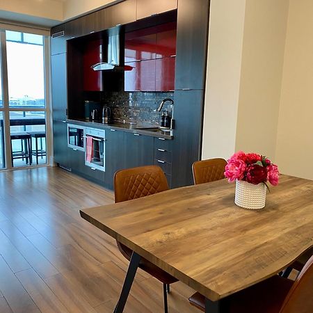 Central Toronto Suite - Free Parking, City Views, Near Cn Tower Ngoại thất bức ảnh