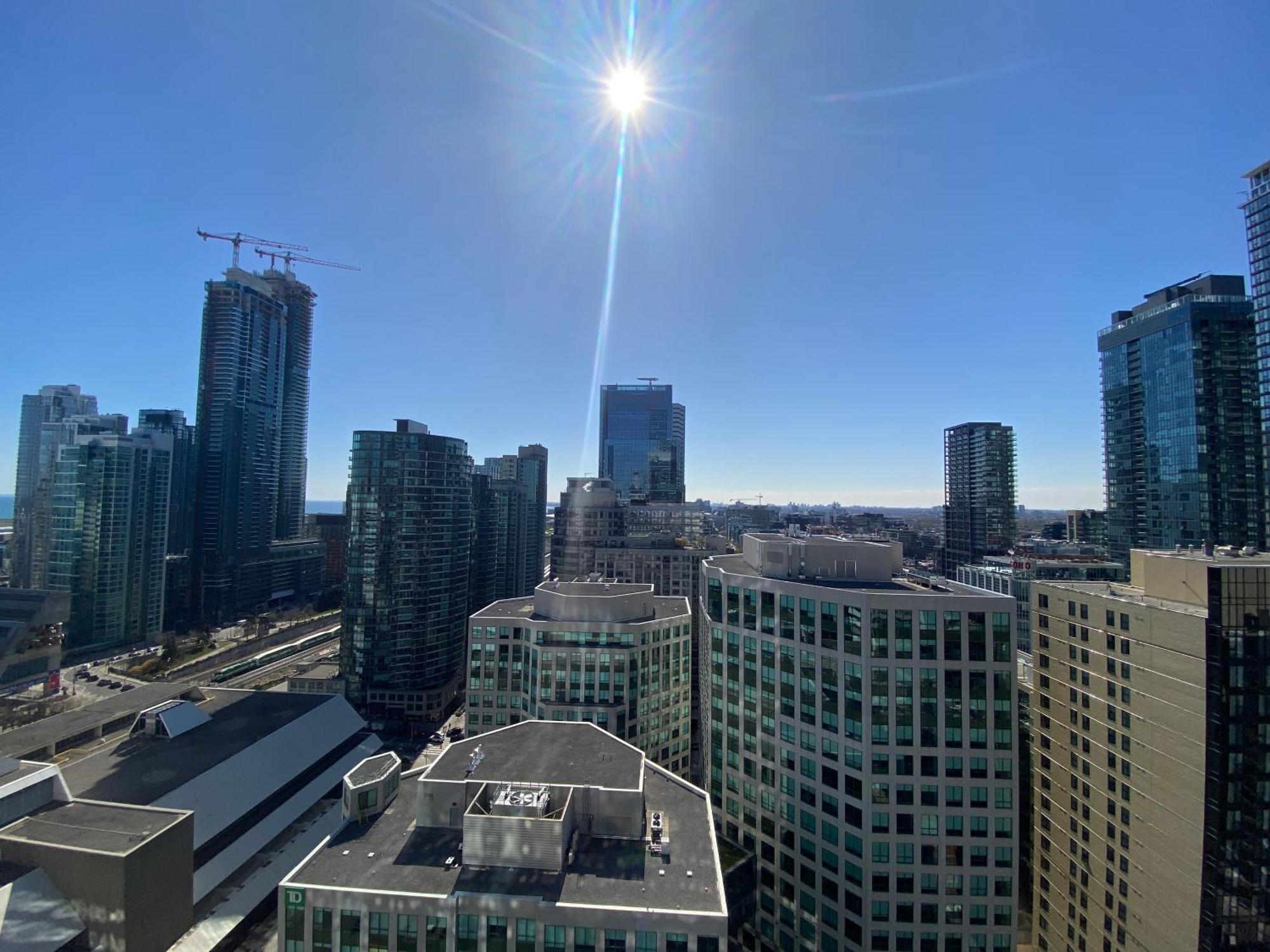 Central Toronto Suite - Free Parking, City Views, Near Cn Tower Ngoại thất bức ảnh