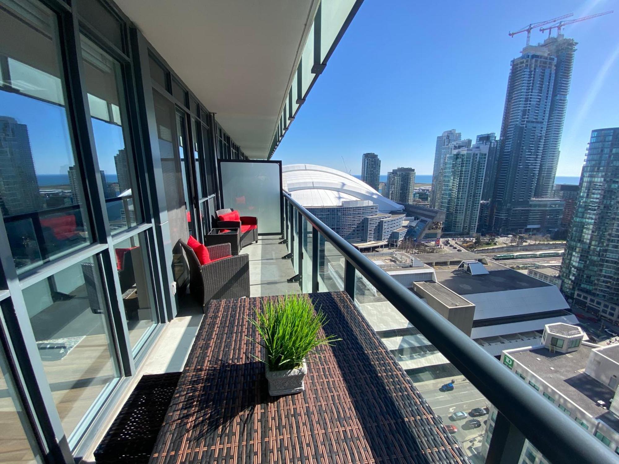 Central Toronto Suite - Free Parking, City Views, Near Cn Tower Ngoại thất bức ảnh
