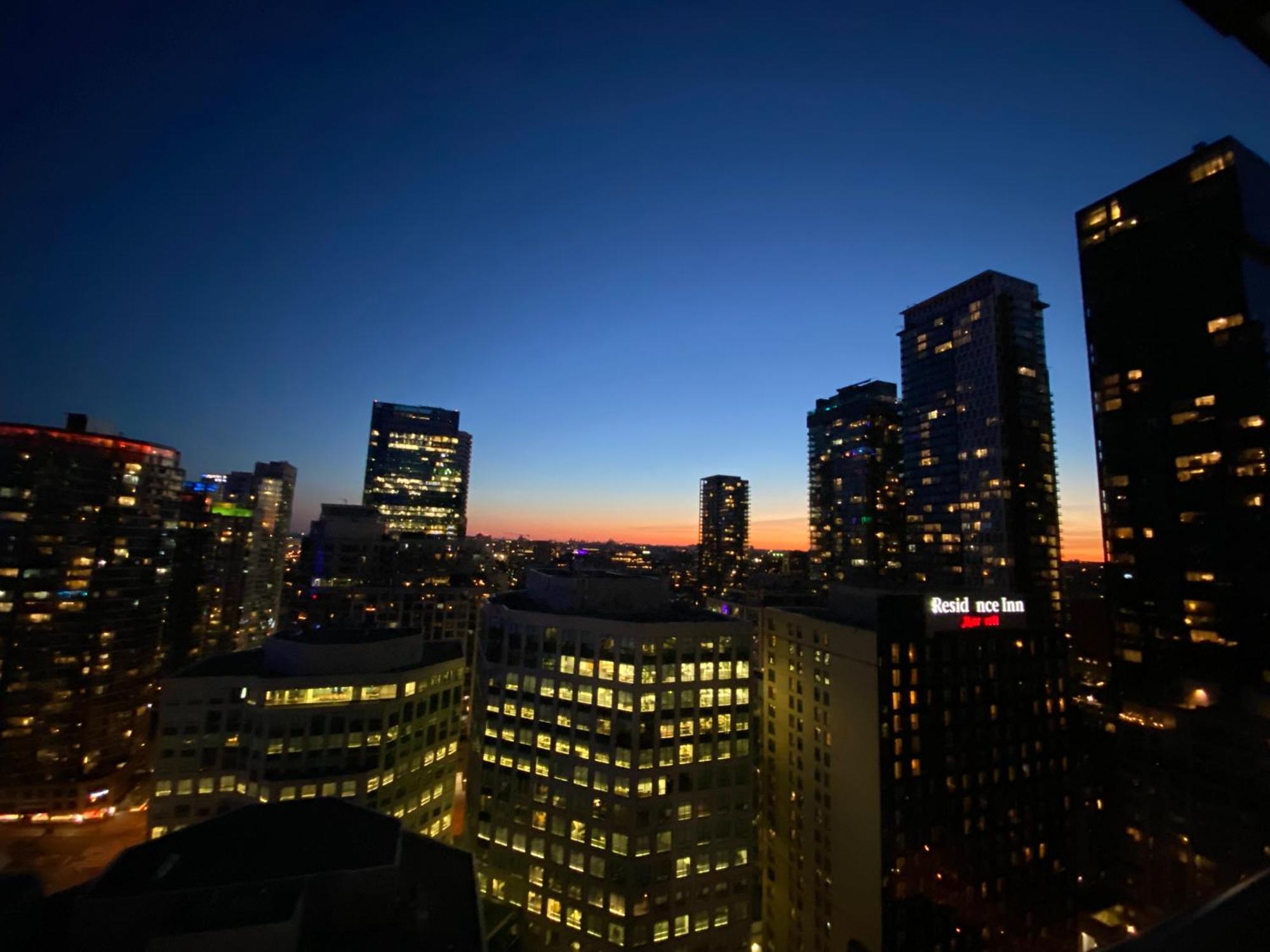 Central Toronto Suite - Free Parking, City Views, Near Cn Tower Ngoại thất bức ảnh